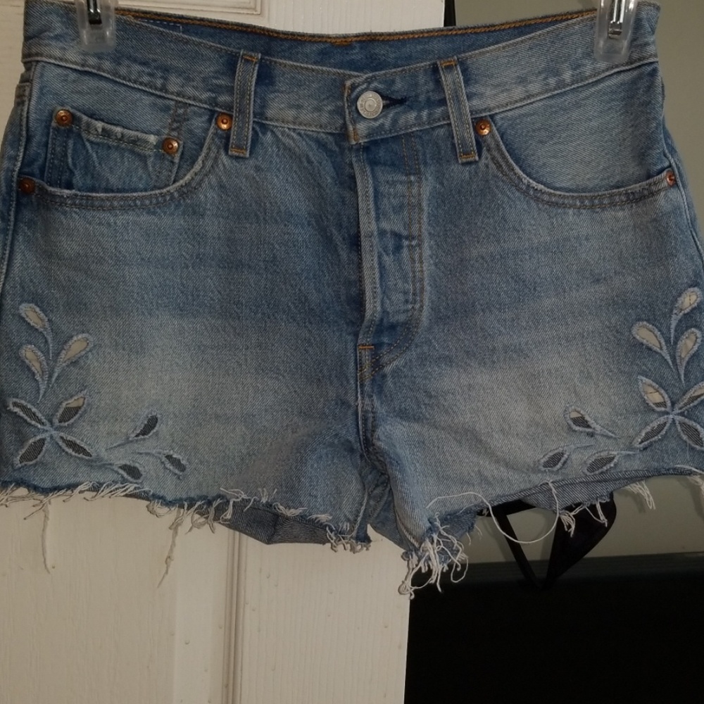 Womens Levi's shorts nwot
